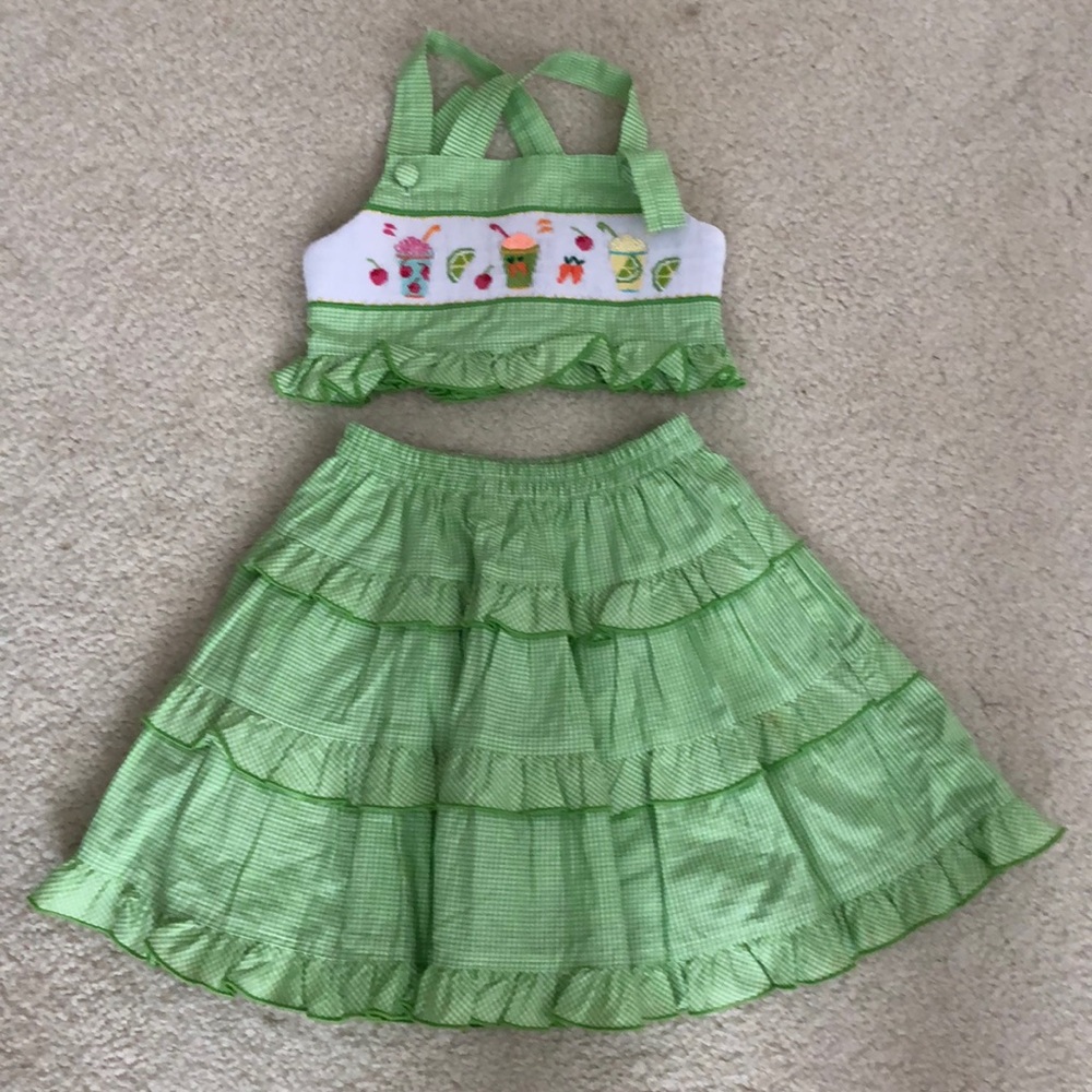 Braid et belles custom made lemonade smocked set
